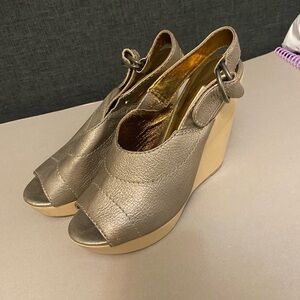 Cynthia Vincent Wedge Sandals 8